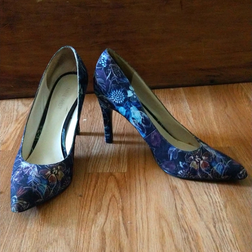 Nine west size 10 high heels with leaf/flower pattern in blue, purple and black